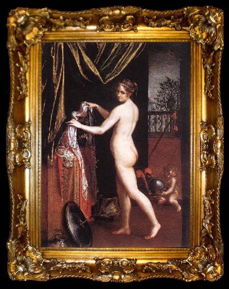 framed  Lavinia Fontana Minerva dressing, ta009-2
